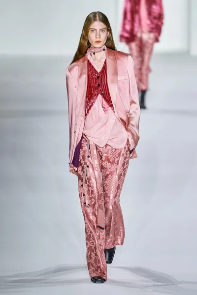Look 10